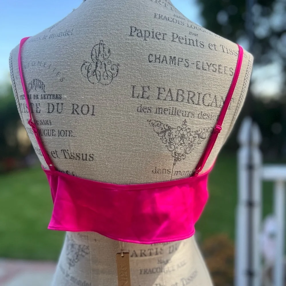 SKIMS Pink Ruffle Bra Intimates - Picture 5 of 12